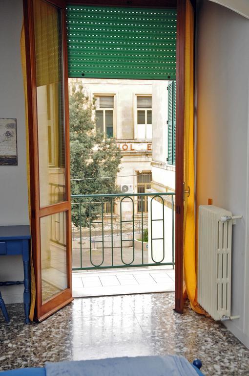 Le Tre Civette Bed & Breakfast เลชเช ภายนอก รูปภาพ