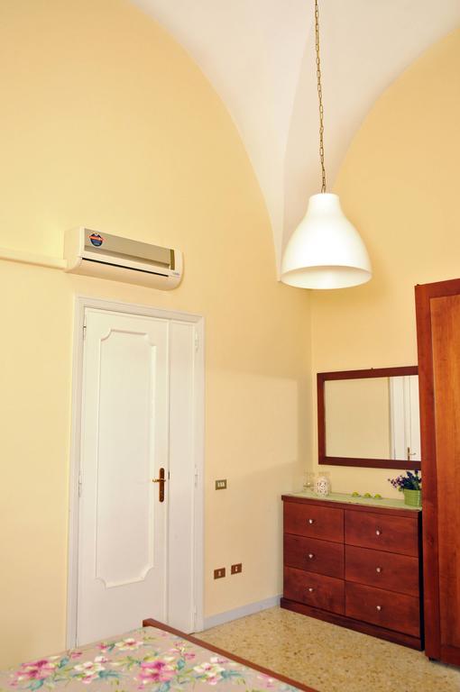 Le Tre Civette Bed & Breakfast เลชเช ภายนอก รูปภาพ